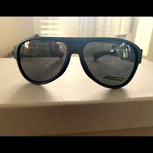 NWT Polarized sunglasses. UNISEX